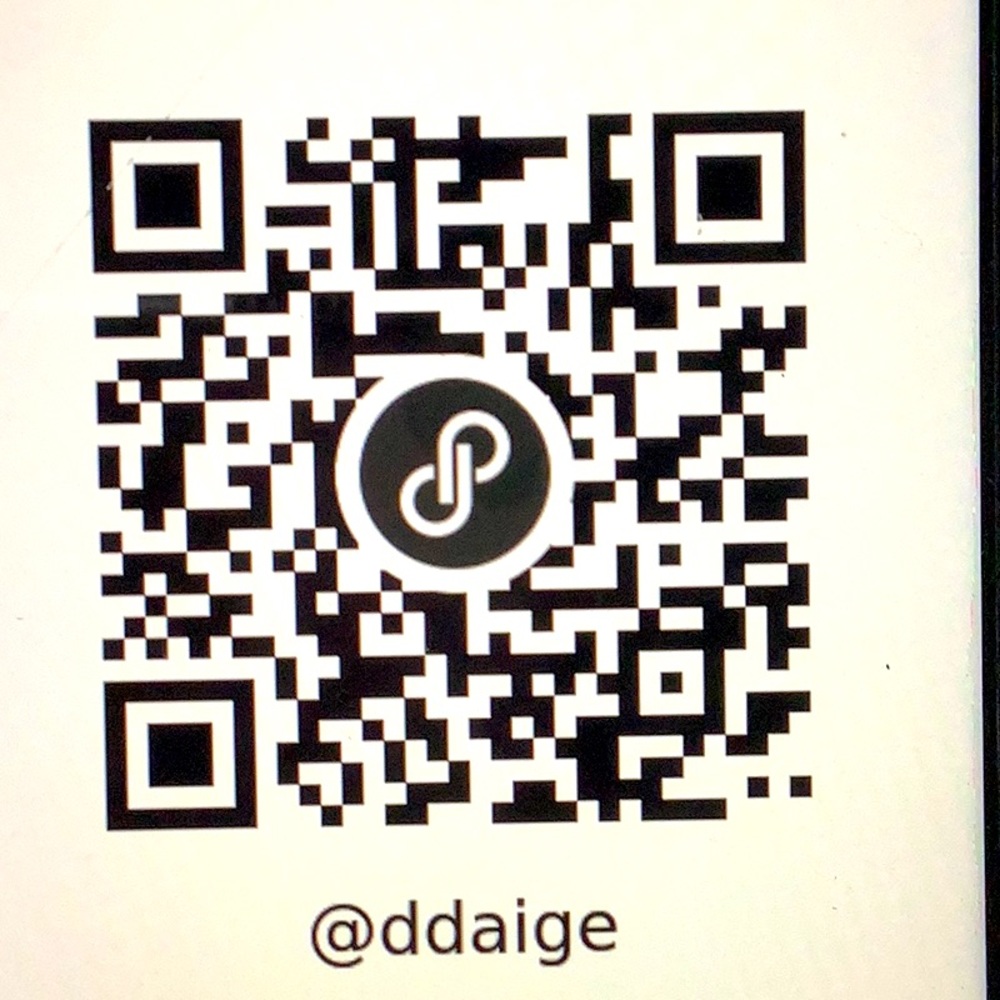 🌸  Scan the QR Code & Get $10 OFF your first purchase!  CHECK OUT MY CLOSET! 🥳